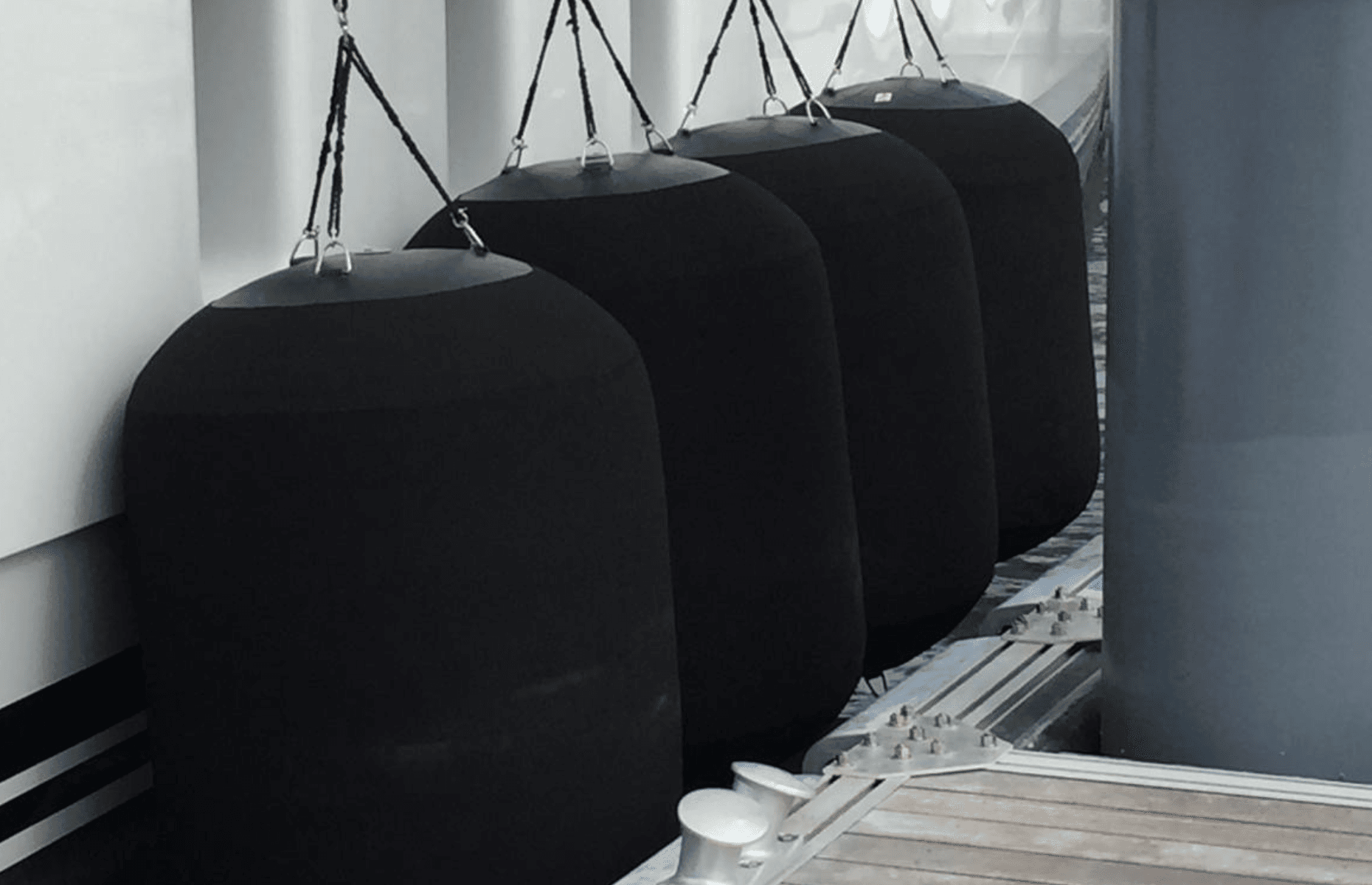 Are you looking for inflatable fenders for your boat or yacht? We offer fast worldwide delivery